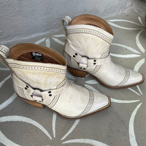 Dingo Snip Toe Cowboy Booties Ivory Size 7.5 - Picture 2 of 5
